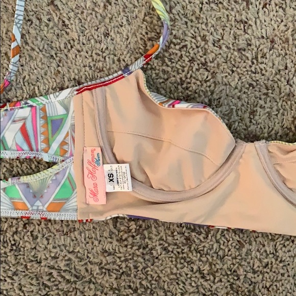 Bikini - Picture 4 of 4